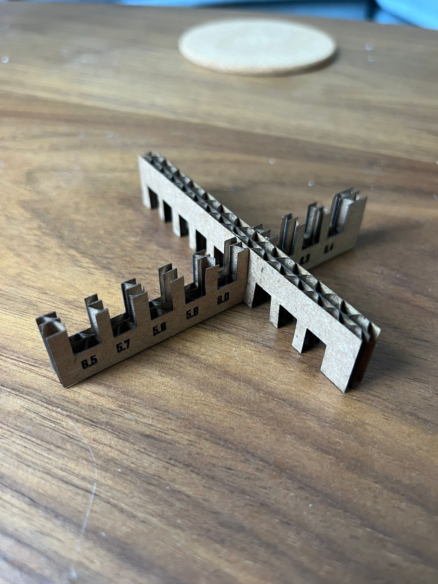 Kerf comb joints assembled